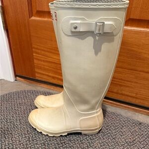 Hunter Logo with Gold and Black Accents